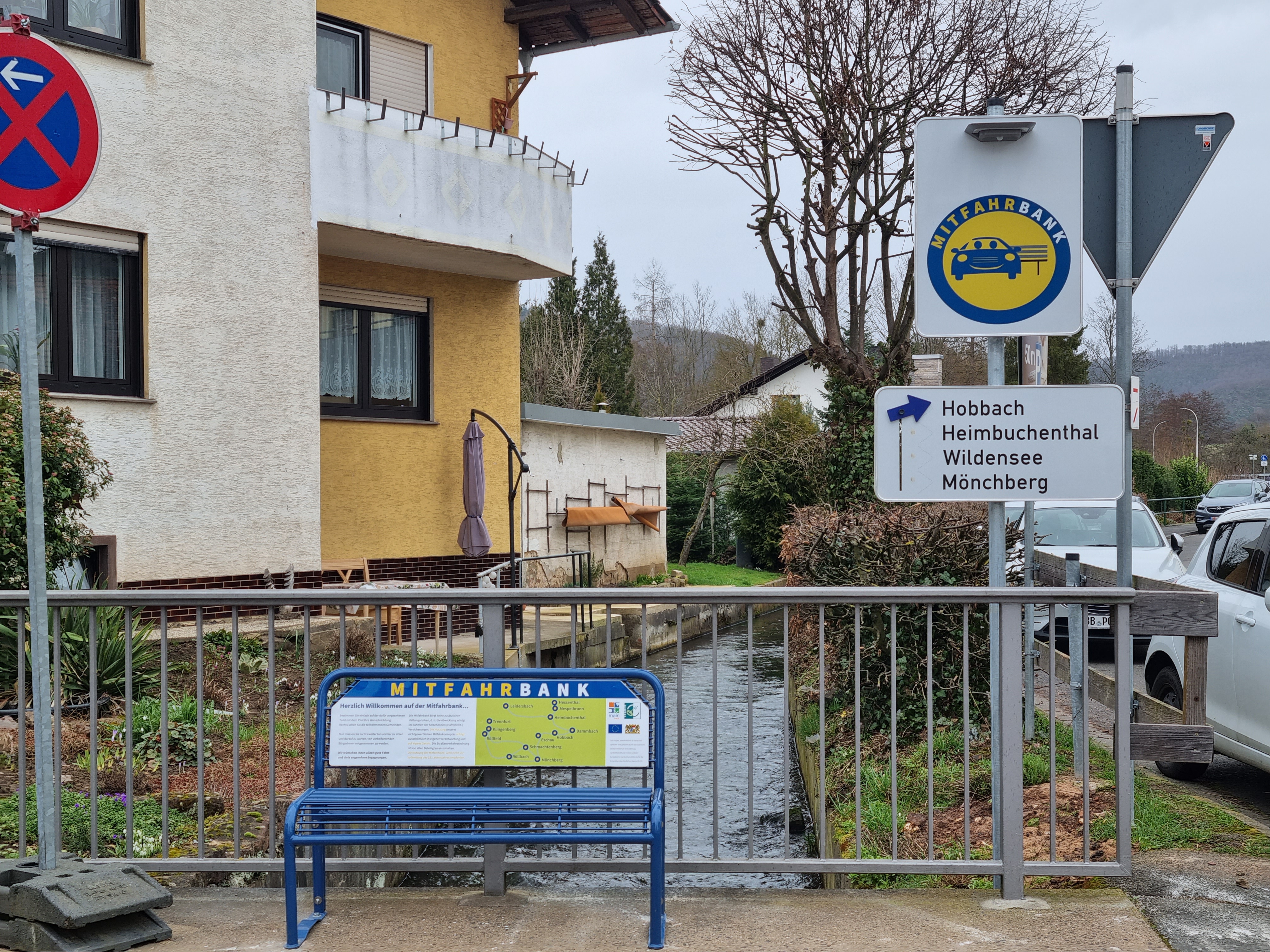 Mitfahrbank in der Elsavastraße in Eschau