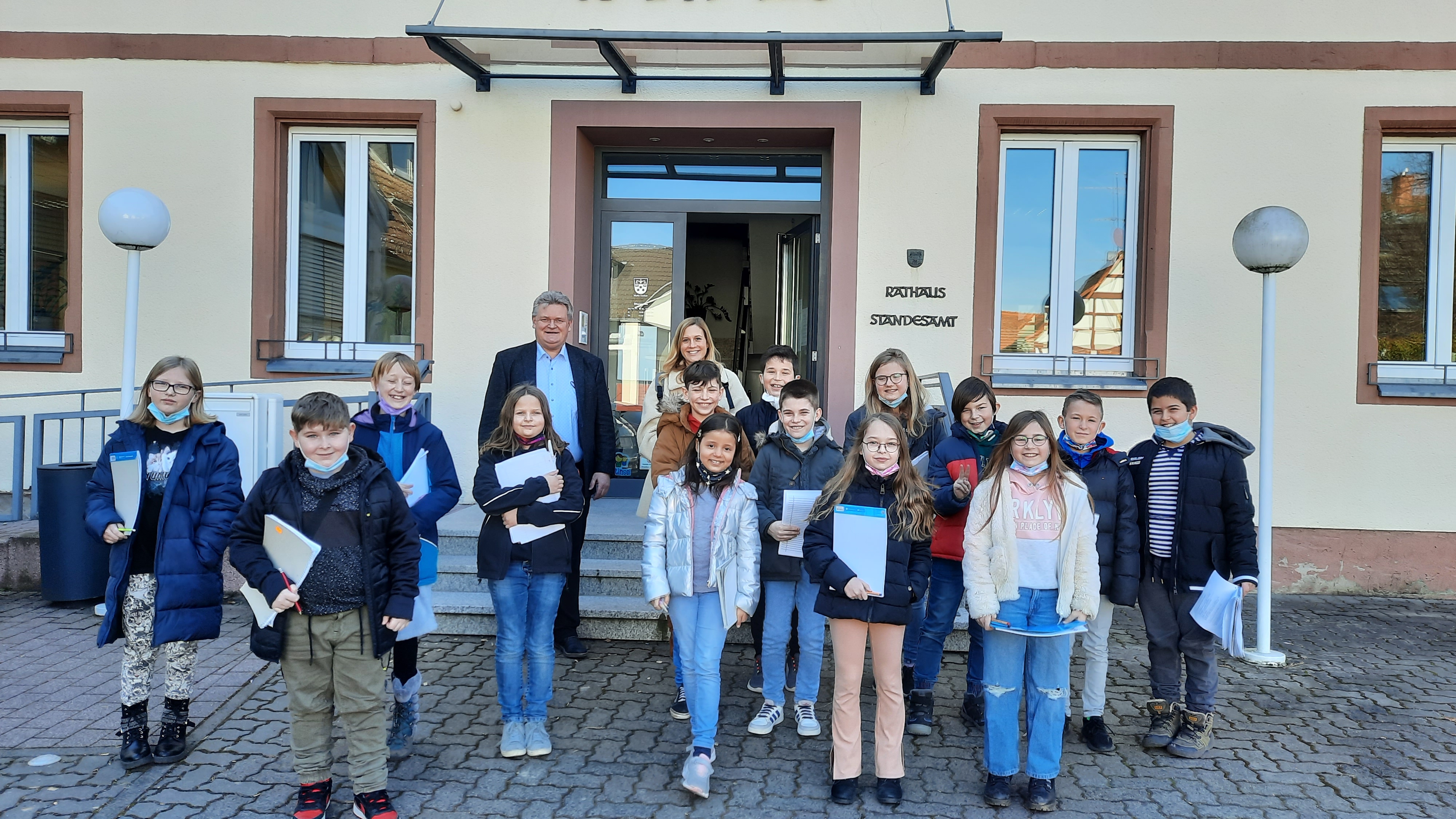 Die Klasse 4 a der Valentin-Pfeifer-Schule Eschau beim Besuch im Rathaus Eschau