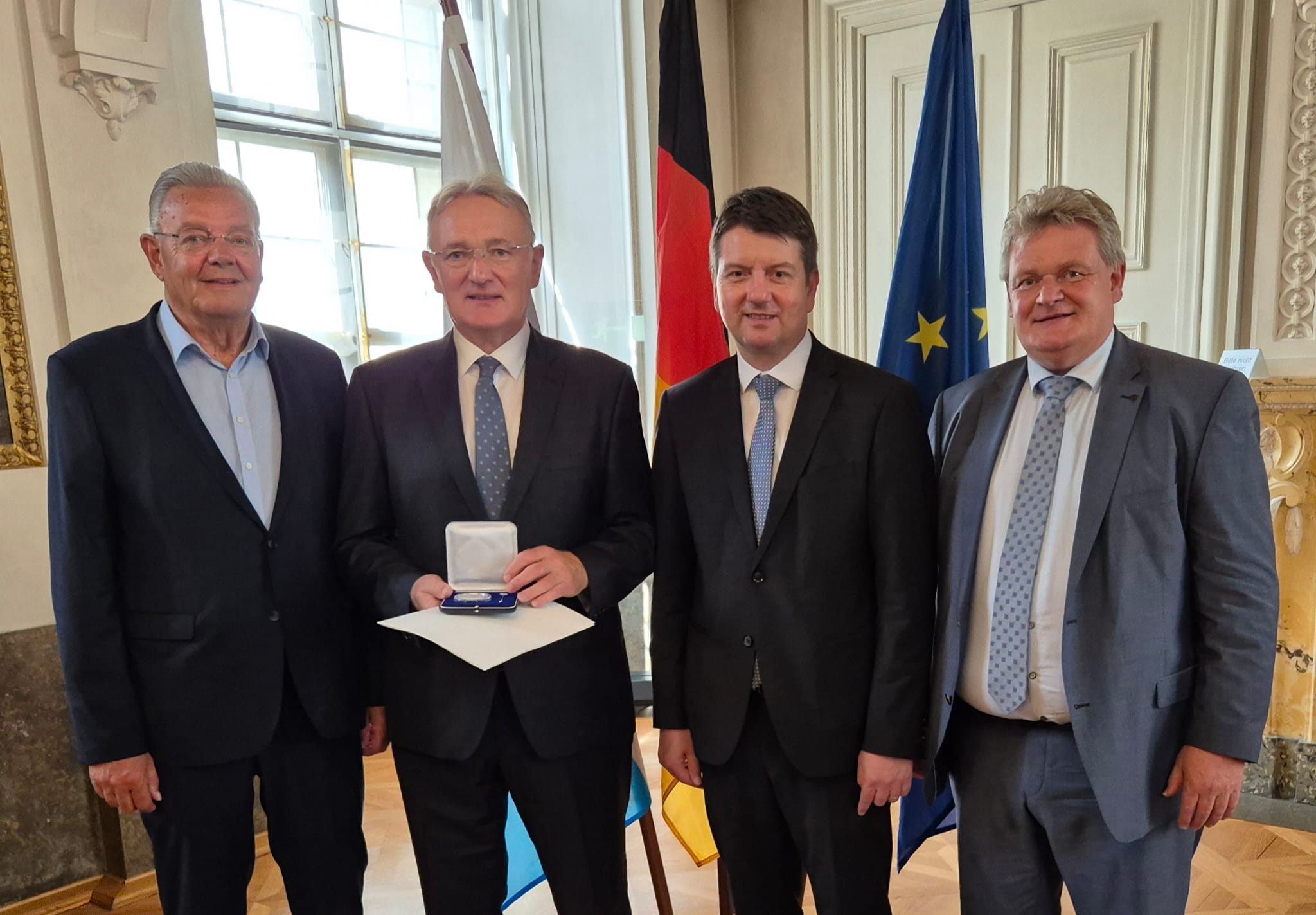 Verleihung der Kommunalen Verdienstmedaille in Silber an Berthold Rüth