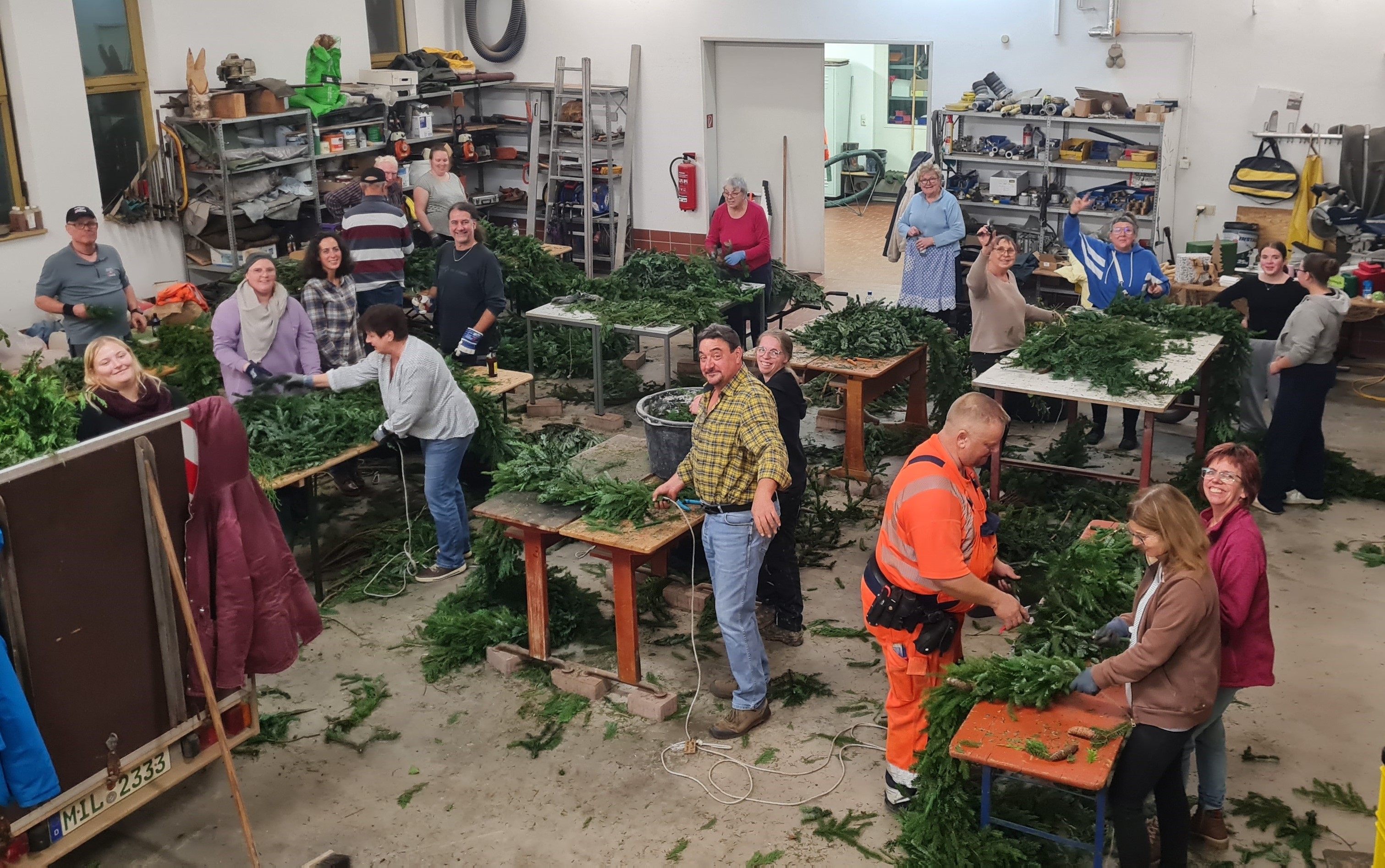 2024-11-18 Girlandenwickeln.jpg