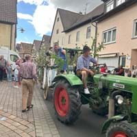 Zug mit Traktor.jpg