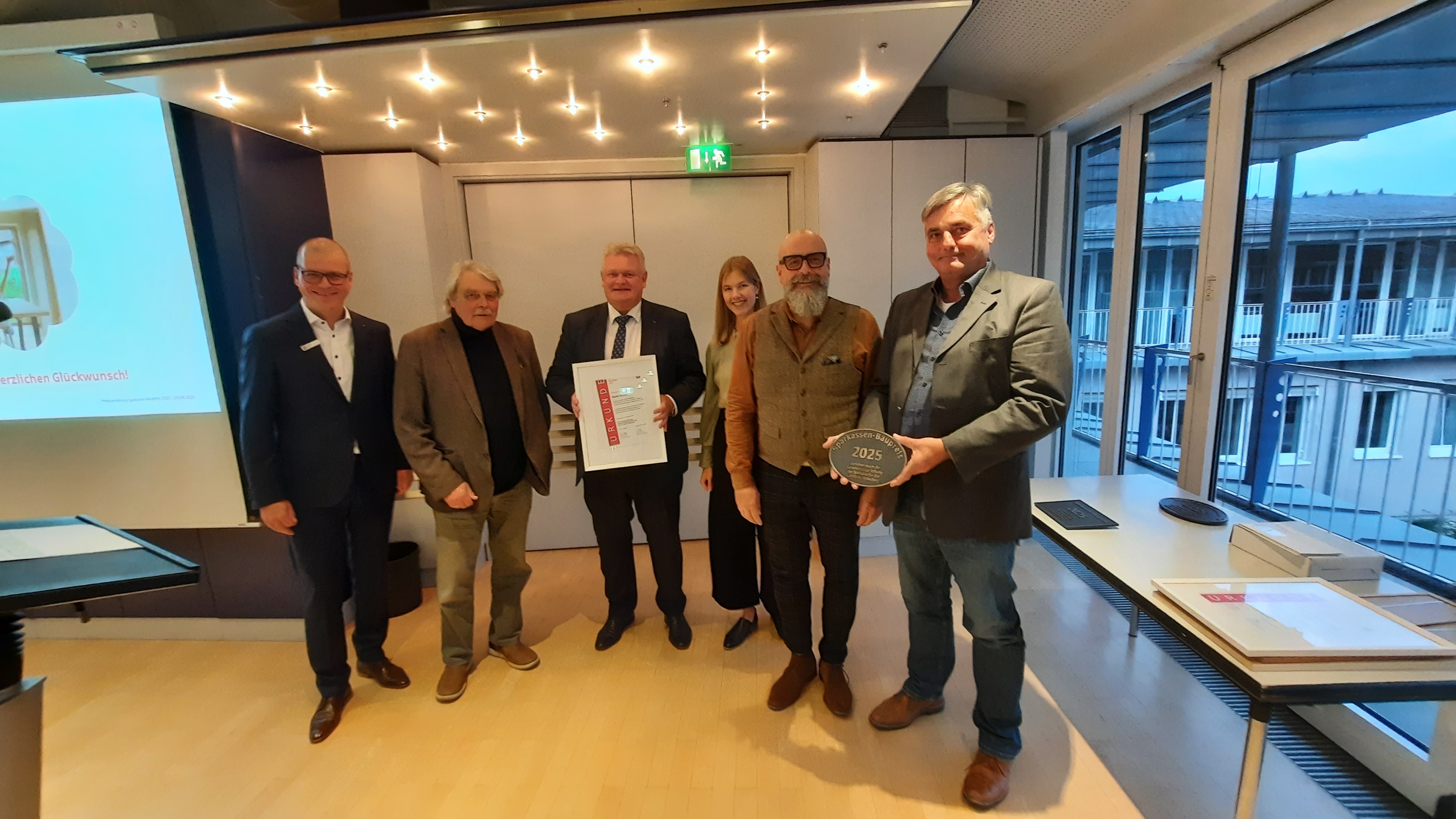 Auszeichnung EHRE-Haus.jpg